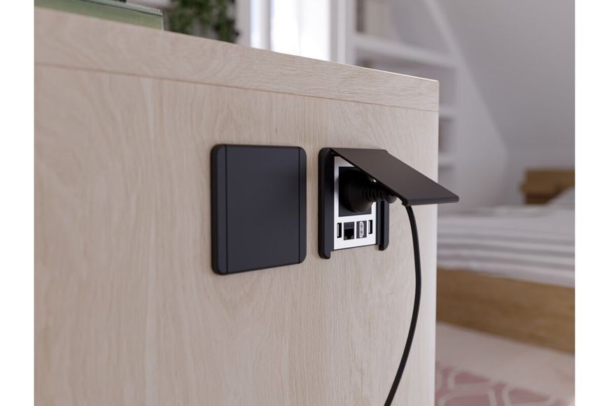 Блок розеток GTV врізний квадратний FLIP, 1xSCHUKO, 2xUSB, 1xLAN, кабель з вилкою 1,5м, чорний EOL AE-GM1SFLI-20 фото